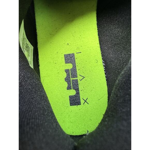 Athletic_Shoes